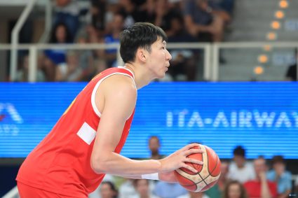 Key Anti-penalty! Zhou Qi welcomed the rebound in the second half. The whole game was 14 penalty. 9 points, 15 points, 4 boards, 2 caps