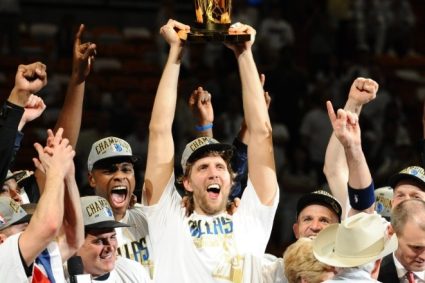 Former Mavericks show the photo of winning the championship: Congratulations to Nowitzki on entering the Hall of Fame. This is what you earned.