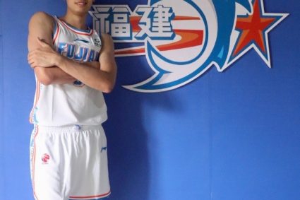 Wear No. 6 jersey in the new season! Zouyang sun training Photo: New home new beginning