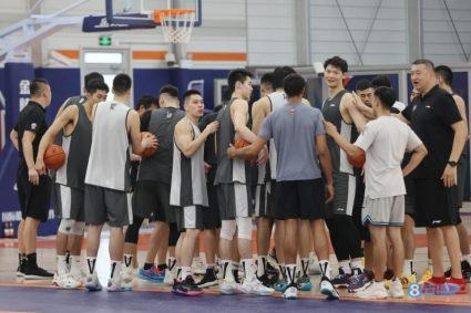 Shanghai men’s basketball locked in the internal foreign aid team “Old Acquaintance” & strong physical quality, loved by fans