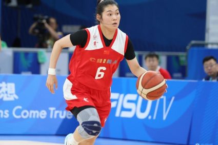 The WCBA club has invited Zhang Jingyi to join, but she will still go back to the Experimental Middle School to coach.