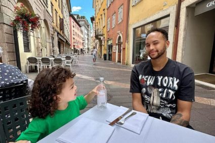 Li Kele shows photos with his family: Trentino’s family time loves our life