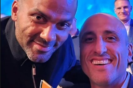 Spurs glory! Ginobili INS shows a photo with Parker: Hall of Fame