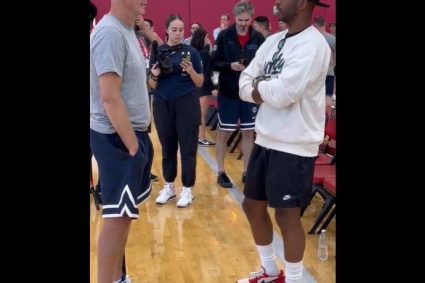 Something to talk about? Paul visited the United States men’s basketball and had a hot chat with Cole on the field.