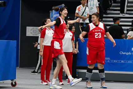 Liu Yutong joined WCBA Sichuan team in the new season and fought with Han Xu as a teammate again.