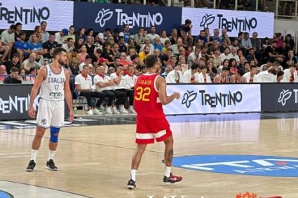 Wife watching Li Kele’s first show in China men’s basketball Sun photo & Essay: LiKaier❤‍