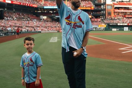 Tatum Sun father and son kick-off photo: Deuce and big Deuce