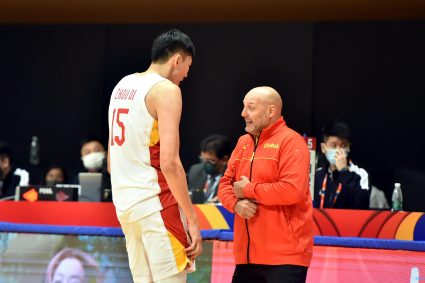 Full of gunpowder! Zhou Qi was tripping over the basket and ignored Qiao Shuai to eat T & Zhou Qi also ate T in the next round