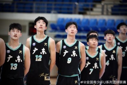 National U19 Youth Basketball League group match-Qingdao, Guangdong and Shenzhen all won three consecutive wins